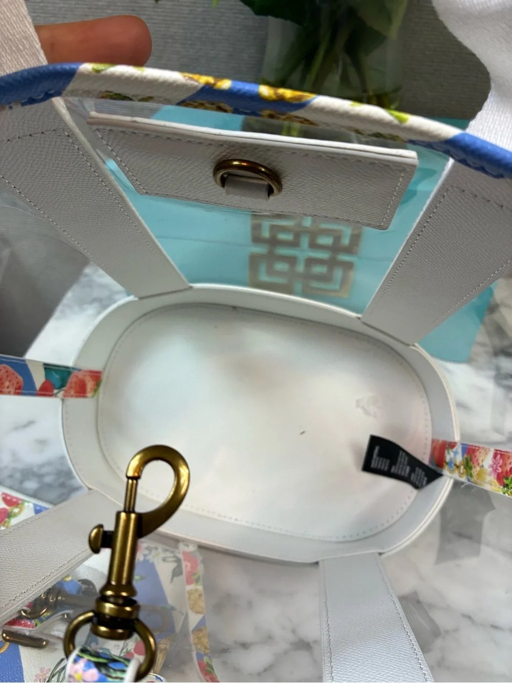 Kurt Geiger Small Hampstead Clear Vinyl Strawberries Tote & Matching Pouch - NWT - Picture 9 of 11